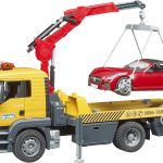 Camion dépanneur avec grue de chargement MAN TG et voiture décapotable