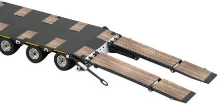 Remorque porte-engins GOLDHOFER 4 essieux avec rampes de chargement, gris – Image 3