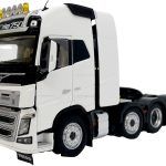 VOLVO FH16 Globetrotter 8x4, blanc
