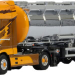 DAF XF Super Space Cab 4x2 avec citerne fuel 3 essieux