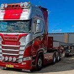 SCANIA S Highlie 6x4 avec remorque porte-engins à rampes 4 essieux