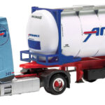 DAF XG 4x2 avec remorque porte-container et container citerne