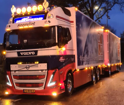 VOLVO FH5 Globetrotter XL 6x2 combiné porteur et remorque tolée – Image 4