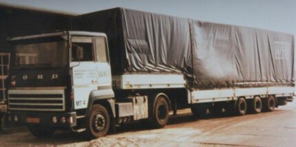 FORD Transcontinental 4x2 avec remorque bachée 3 essieux – Image 4