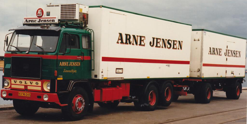 VOLVO F88 6x2 combiné porteur et remorque frigo ARNE JENSEN