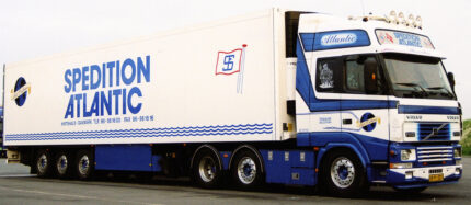 VOLVO FH12 Globetrotter 6x2 avec remorque frigo 3 essieux – Image 3