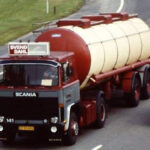 SCANIA 142 4x2 avec citerne 3 essieux