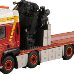 DAF CF Space Cab 8x4 porteur plateau avec grue FASSI 1100
