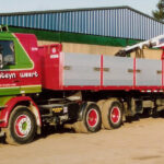 SCANIA Serie 2 6x2 avec remorque à briques 3 essieux