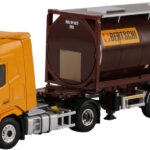 DAF XF 4x2 avec remorque porte-containers et container citerne 20 pieds