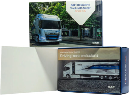 DAF XD Electric 4x2 avec remorque tolée 2 essieux et hayon de chargement – Image 3