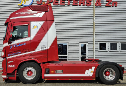 VOLVO FH5 Globetrotter XL 4x2 avec remorque à pommes de terres 3 essieux – Image 3