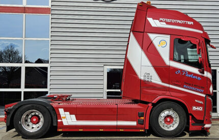 VOLVO FH5 Globetrotter XL 4x2 avec remorque à pommes de terres 3 essieux – Image 4