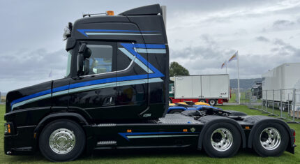 SCANIA TUFT 6x4 vec remorque porte-engins 2 essieux – Image 3