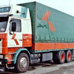 1/50 SCANIA Serie 2 6x2 combiné porteur et remorque bachée
