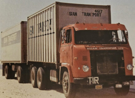 SCANIA LB76 6x2 combiné porteur et remorque porte-containers – Image 3