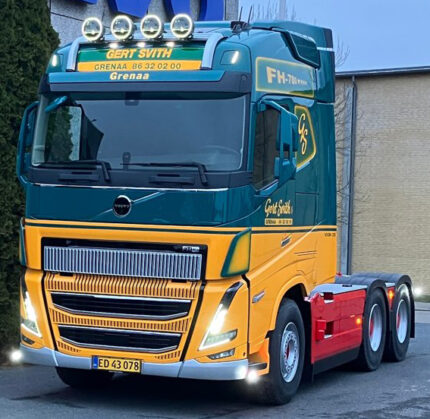 VOLVO FH16 Globetrotter 4x2 avec benne 4 essieux – Image 3