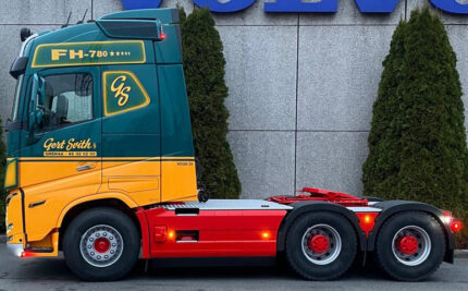 VOLVO FH16 Globetrotter 4x2 avec benne 4 essieux – Image 4