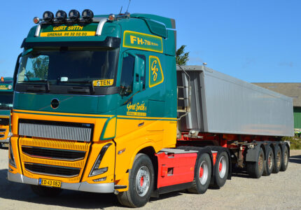 VOLVO FH16 Globetrotter 4x2 avec benne 4 essieux – Image 5
