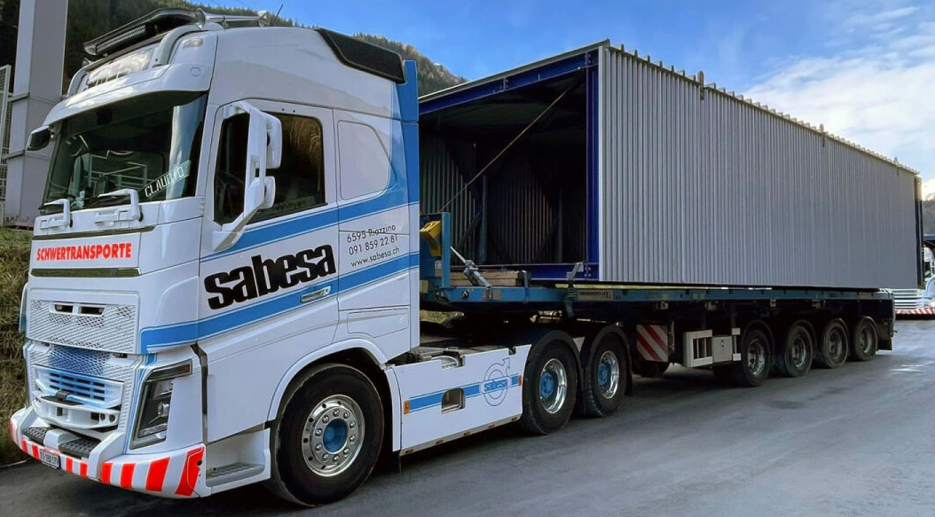 WSI01-4856-RESA VOLVO FH5 Globetrotter 6x4 avec remorque plateau 3 essieux – Image 1