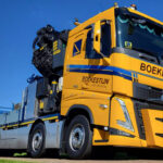 VOLVO FH5 Slepper Cab 8x2 porteur plateau avec grue PALFINGER PK92002