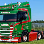 SCANIA R Next Gen 6x2 avec remorque porte-engins 2 essieux et charge