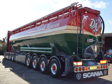 SCANIA S Highline 4x2 avec citerne basculante 3 essieux – Image 4