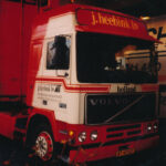 VOLVO F10 Globetrotter 4x2 avec remoirque bachée 3 essieux