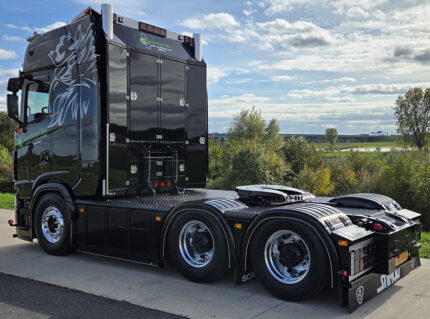 SCANIA S Highline 6x4 avec remorque porte-engins 2+4 essieux – Image 5