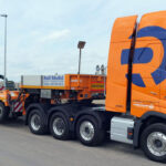 VOLVO FH5 Globetrotter XL 8x4 avec remorque porte-engins 1+3 essieux