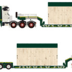 MAN TGX XLX 8x4 avec remorque porte-engins 3 essieux et caisse en bois