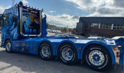 SCANIA R Normal 8x4 porteur ampliroll avec container 15 m3 – Image 4