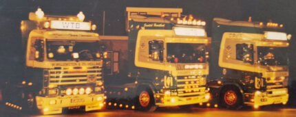 SCANIA Serie 4 Topline 4x2 avec remorque bachée 3 essieux – Image 3