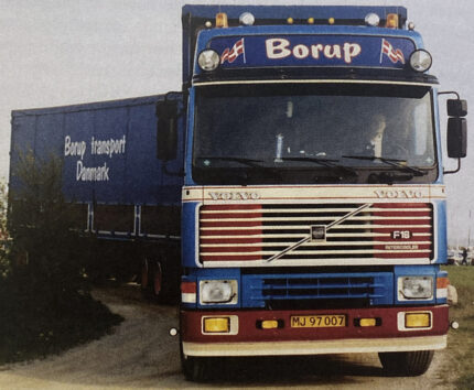 VOLVO F16 Globetrotter 6x2 combiné porteur et remorque bachée – Image 3