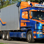 SCANIA T4 6x2 combiné porteur et remorque porte-containers avec 2 containers 20 pieds