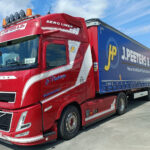 VOLVO Aero Globetrotter XL 4x2 avec remorque bachée 3 essieux