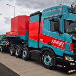 SCANIA R Highine 8x4 avec remorque porte-engins 2+7 essieux