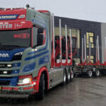 SCANIA R Highline 8x4 combiné porteur et remorque forestière