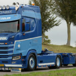 SCANIA S Highline 4x2 avec remorque porte-container et container 40 pieds