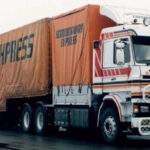 SCANIA Serie 3 6x2 avec remorque bachée 3 essieux